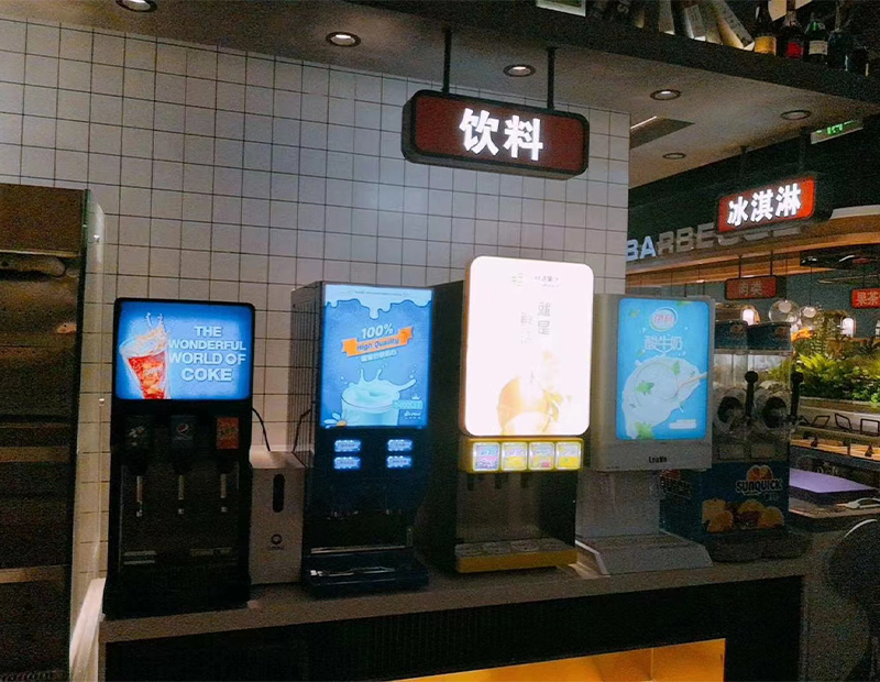 花冠GT、S400GT在自助餐廳