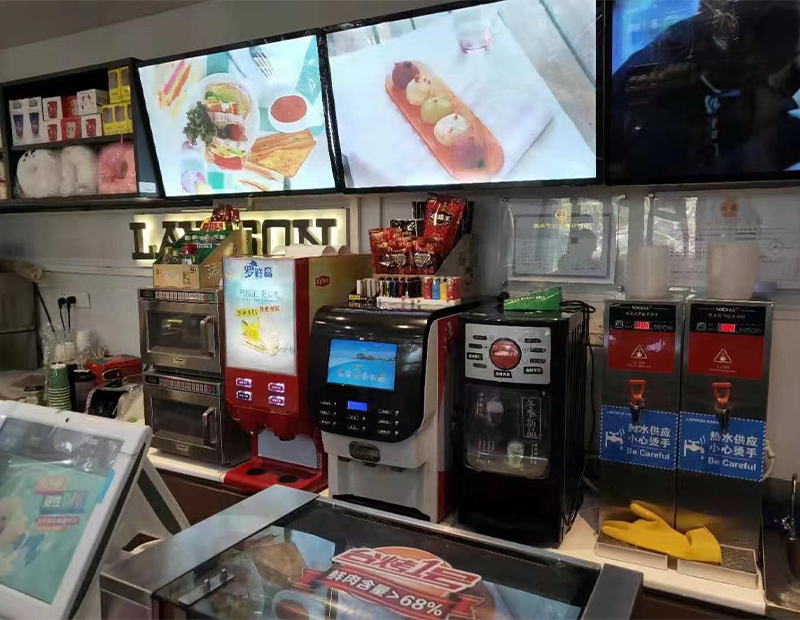 S400GT、銀蓋雅在羅森便利店.jpg